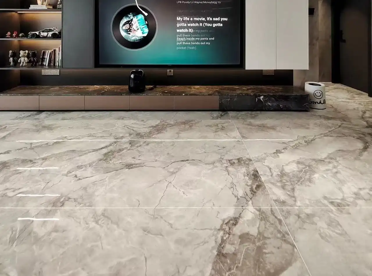 Grey Marble-Look Polished Porcelain | Kingsun Living room in grey marble-look polished porcelain tile