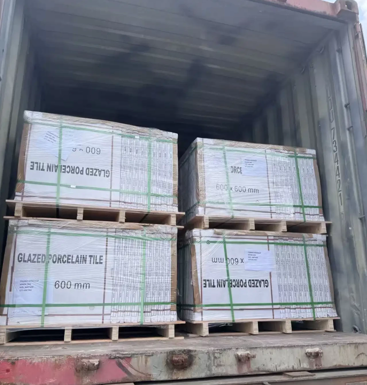 Floor Tile Supplier in China – Container Loading Proof Palletized glazed porcelain floor tiles loaded in a container by China floor tile supplier Kingsun for export