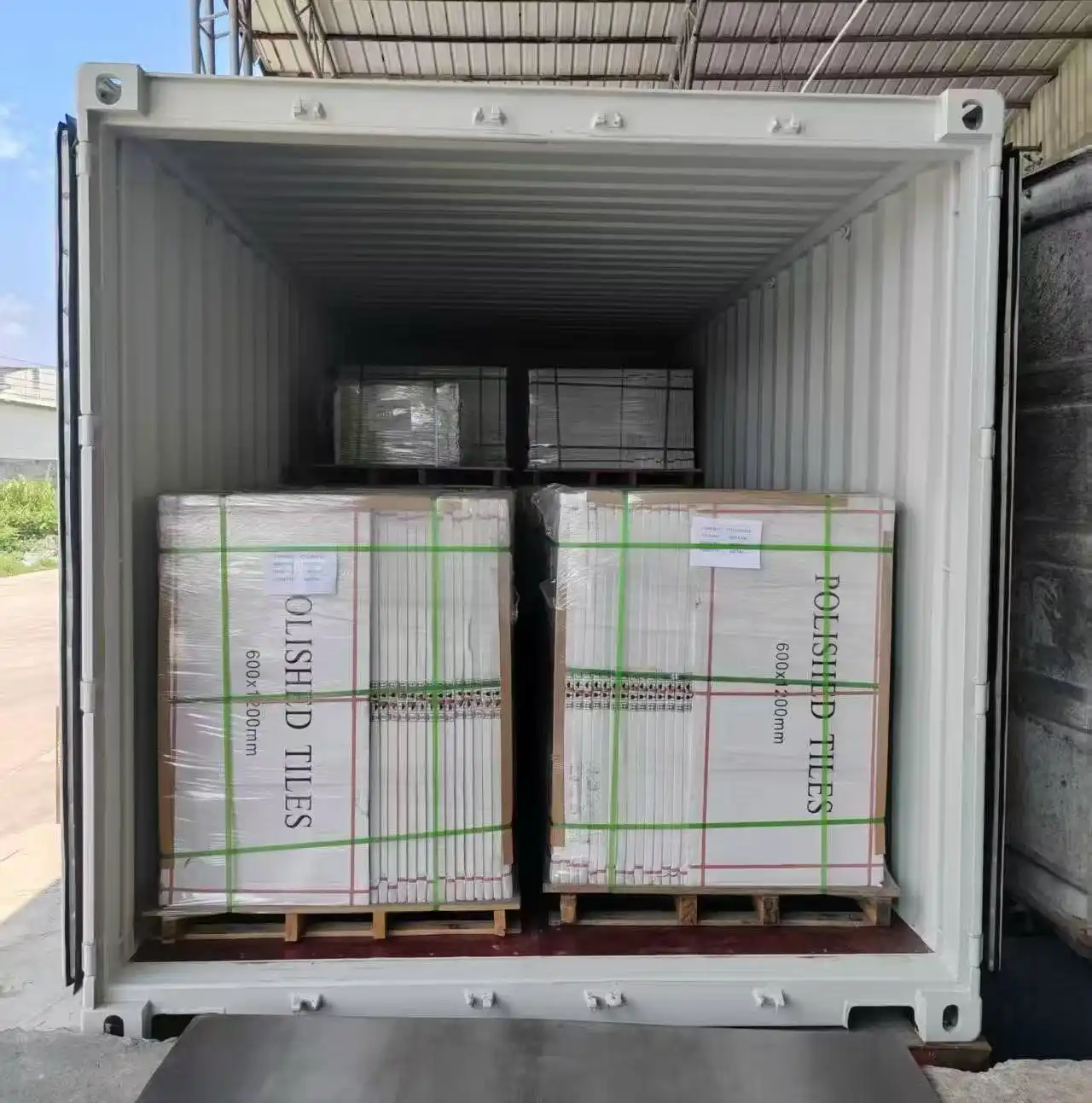 Porcelain Tile Wholesale – Container Loading in China Porcelain tile wholesale, secure palletized loading in a China container