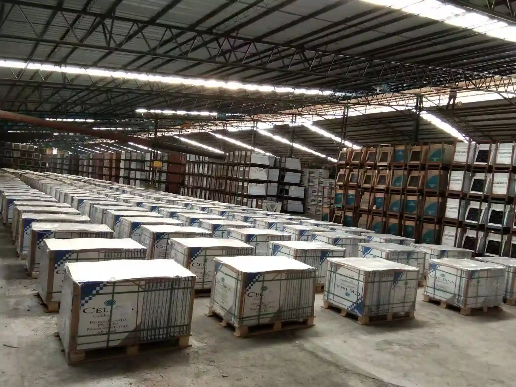 China Tile Supplier – Warehouse Staging for Export China tile supplier warehouse, porcelain tile pallets staged for export