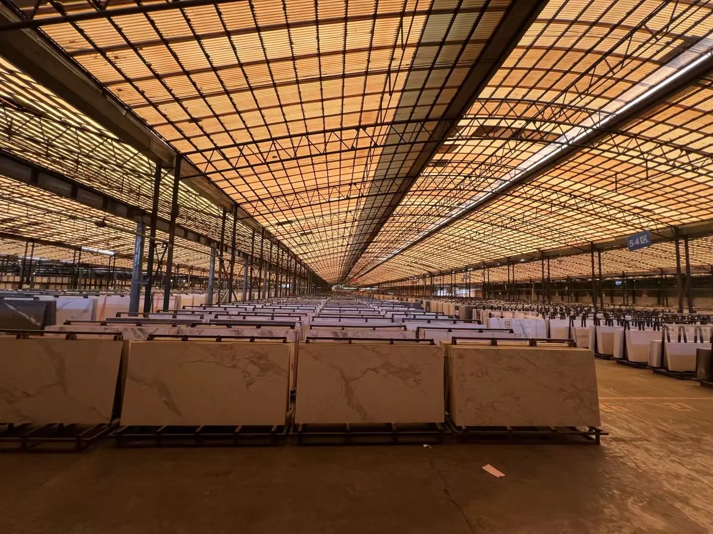 China big slab sintered stone warehouse with organized stock